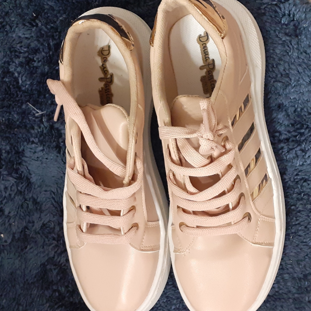 NWOT Pink n Gold tennis shoes size 6.5